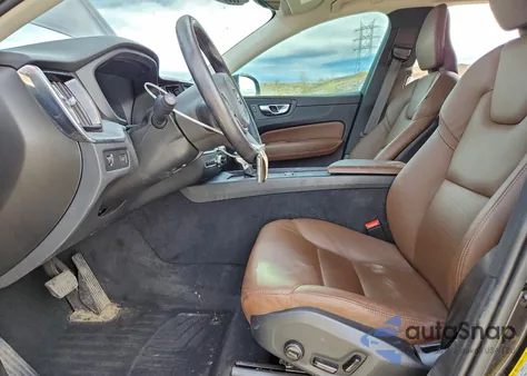 2020 Volvo Xc60 T5 Momentum z USA, uszkodzony, nr VIN YV4102RK8L1416734